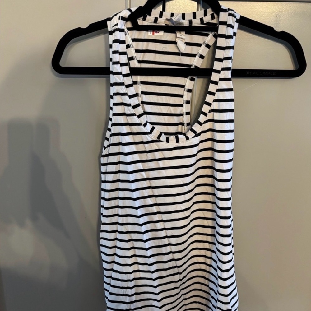 Lululemon Black and White Striped Women's Tank Top sz 6